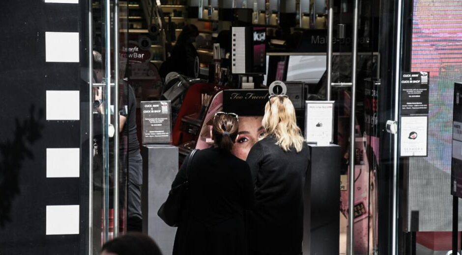 Στα «κάγκελα» οι έμποροι