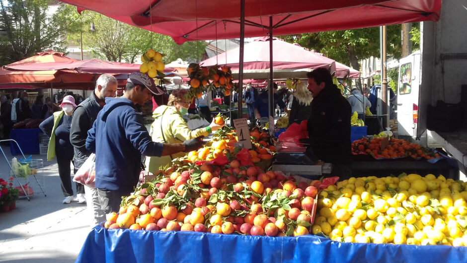 Πήρε ΦΕΚ ο νέος νόμος για τις λαϊκές, τι ισχύει με άδειες και συνεταιρισμούς
