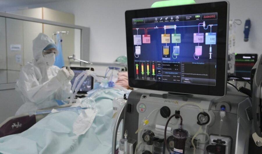 ΓΝΛ: Διασωληνώνουν ασθενείς και διακομίζουν σε άλλες ΜΕΘ της χώρας