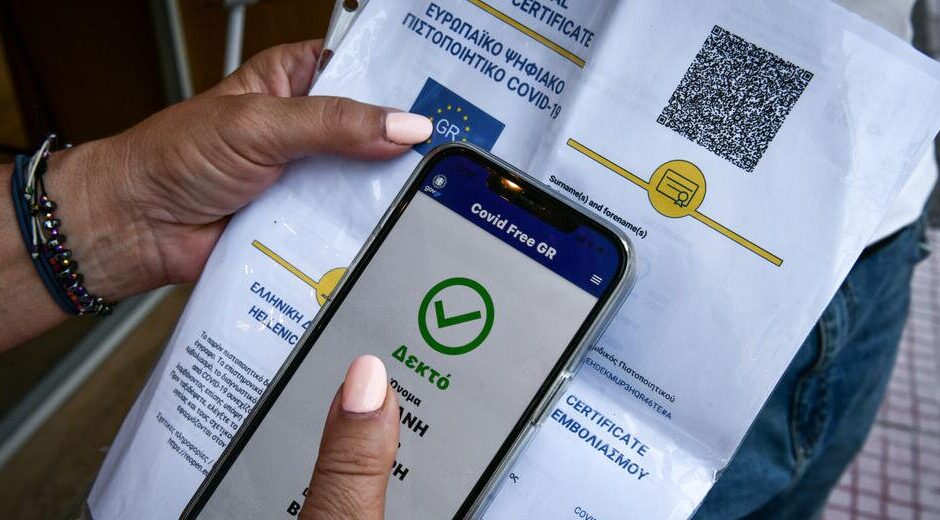 Γέμισε η Βόρεια Ελλάδα με πλαστά πιστοποιητικά εμβολιασμού αντί €300 από τη Βουλγαρία