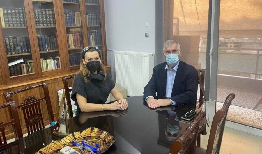 Μπίζιου: Η απάντηση στην έξαρση της πανδημίας είναι ο εμβολιασμός