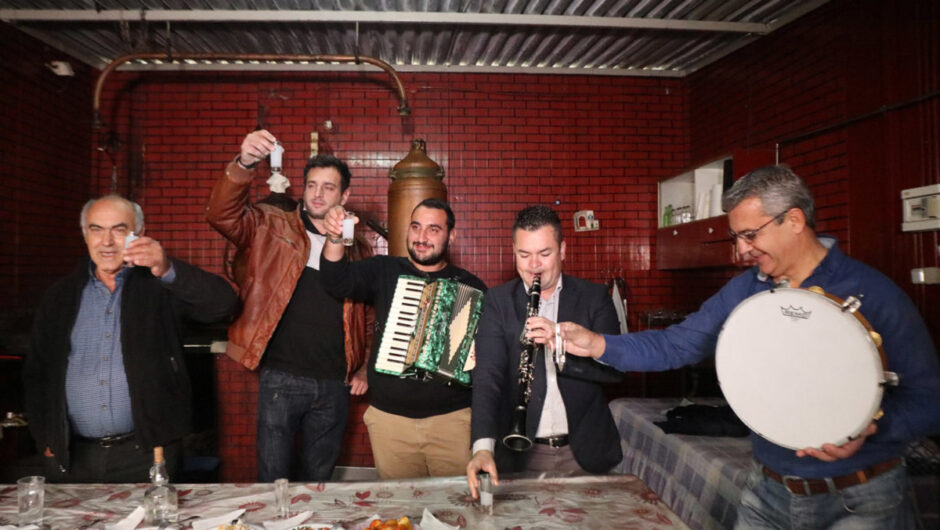 Τύρναβος: Τα καζάνια άναψαν το κέφι «φούντωσε»