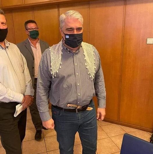 Κρητικός από τα Lidl…Πρόσεχε το μαχαίρι Σίμο!!! Γέρνει απο αριστερα!!!