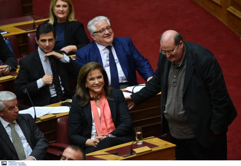 Μπακογιάννη, Φίλης – Δημιουργούν μέτωπο πειθούς για τα εμβόλια