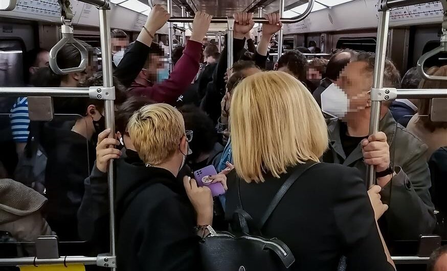 Κορονοϊός: Αν φταίνε οι ανεμβολίαστοι να «φυλακιστούν» – Τι γίνεται σε άλλες χώρες του κόσμου για τον περιορισμό του 4ου κύματος