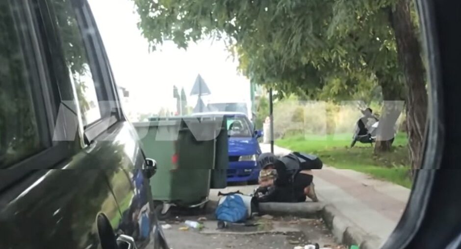 Επιστροφή στην φτώχεια για τους πολλούς, πακτωλός για τους λίγους ημετέρους με την κυβέρνηση Μητσοτάκη! Βίντεο γροθιά στο στομάχι με άστεγη τρώει ωμό κρέας από τα σκουπίδια στην Πάτρα