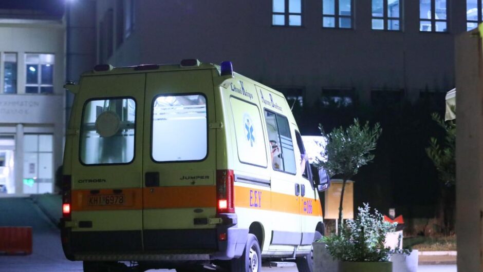 Κορωνοϊός / Εικόνες «πολέμου» στα νοσοκομεία – Διασωληνωμένοι πεθαίνουν περιμένοντας για ΜΕΘ