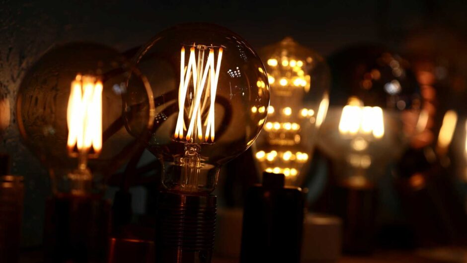 Ακρίβεια: Έρχεται νέο πακέτο μέτρων για την ελάφρυνση των λογαριασμών ρεύματος