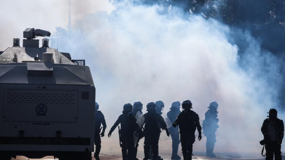 Αστυνομία / Τραυμάτισε σοβαρά φωτορεπόρτερ με τον εκτοξευτήρα νερού