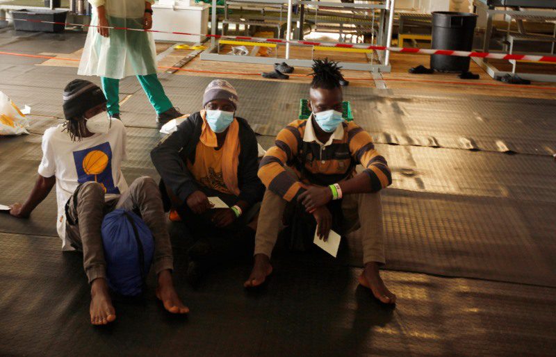 Το πλοίο Sea Eye 4 έφτασε στη Σικελία με 800 διασωθέντες μετανάστες