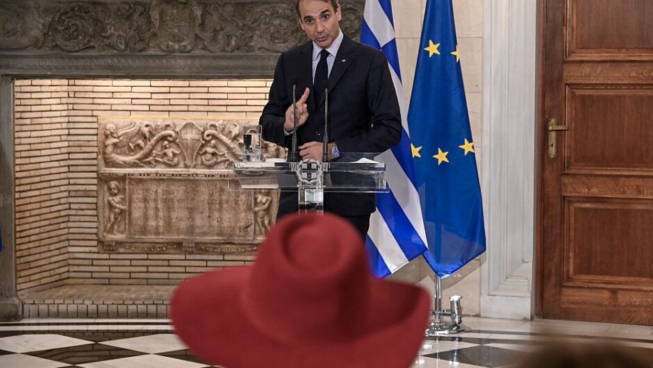 Στα «μανταλάκια» το επεισόδιο Μητσοτάκη με την Ολλανδή δημοσιογράφο: «Πρώτη φορά αντιμετωπίζει αληθινές ερωτήσεις»