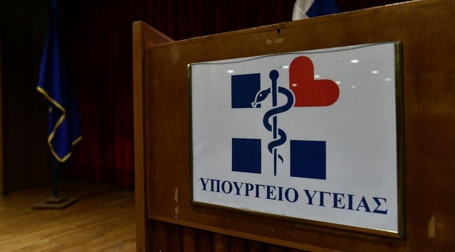 Σχέδια επί χάρτου και έκτακτες συσκέψεις με την πανδημία στο «κόκκινο