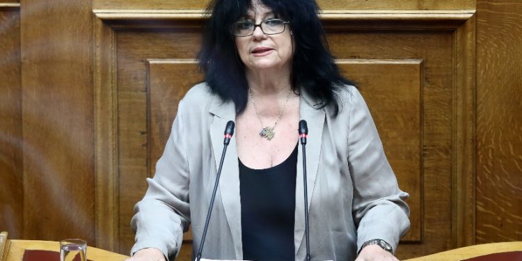 Βαγενά: «Στο έλεος της κυβερνητικής αδιαφορίας οι σεισμοπαθείς του νομού Λάρισας»