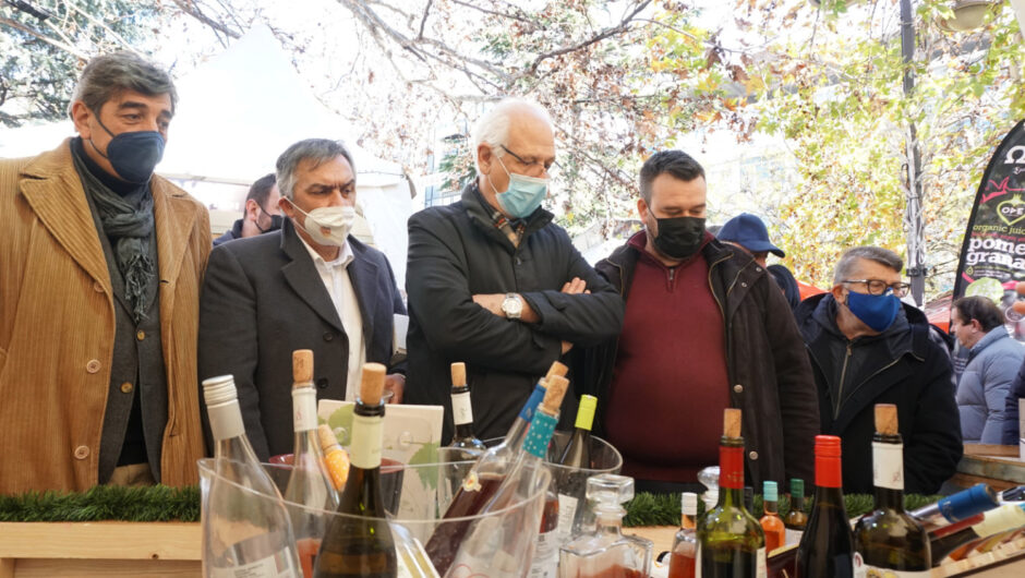 Πόλος έλξης για τους πολίτες η έκθεση τοπικών προϊόντων «Κερνάμε Λάρισα» – Στα περίπτερα ο Απ. Καλογιάννης (φωτ.)
