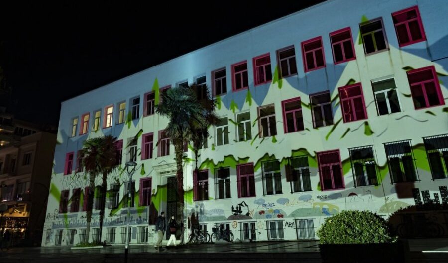 Σε χριστουγεννιάτικο όνειρο μετατράπηκε το κτίριο Κατσίγρα!