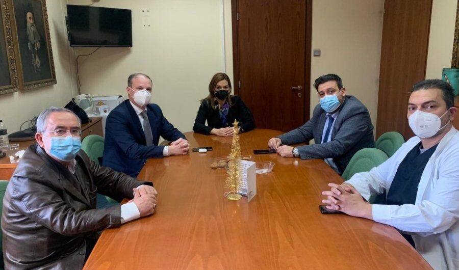 Μπίζιου: Επίσκεψη στο Γενικό Νοσοκομείο Λάρισας