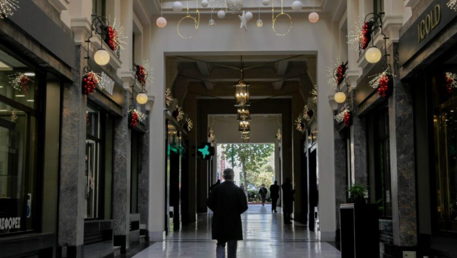 Προς «μαύρες» γιορτές: 99 νεκροί, 7.009 κρούσματα κορονοϊου, 697 διασωληνωμένοι