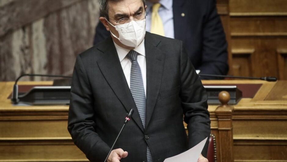 ΕΥΠ / Σάλος από την τροπολογία που διώχνει 110 στελέχη για να μπουν μητσοτακικοί