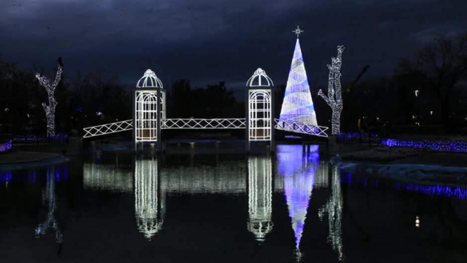 Μαγευτικές περιπλανήσεις κάτω από μυριάδες φωτάκια στο Πάρκο των Ευχών (φωτό)