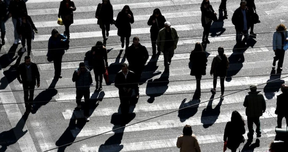ΕΛΣΤΑΤ – Στα 10.678.632 άτομα ο μόνιμος πληθυσμός της χώρας την 1η Ιανουαρίου 2021