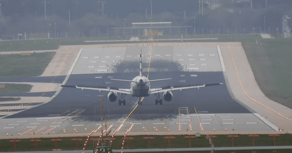 Εντυπωσιακές προσγειώσεις στο «Ελ. Βενιζέλος» εν μέσω θυελλωδών ανέμων (Video)