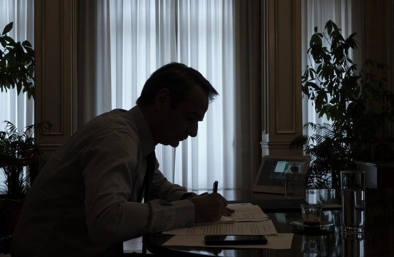 “Βόμβα” από Νίκο Παππά: “Εξυφαίνονται σενάρια άλλης κυβερνητικής λύσης από αυτήν τη Βουλή ως απάντηση στον ΣΥΡΙΖΑ – Διαφορά κέντρα βλέπουν τη φθορά Μητσοτάκη ”