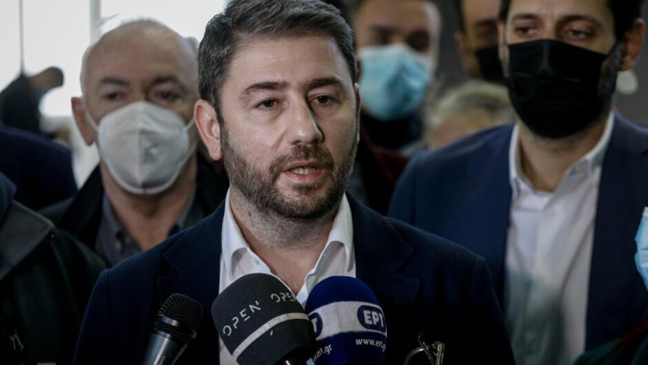 Περιμένοντας να δούμε τον Νίκο Ανδρουλάκη