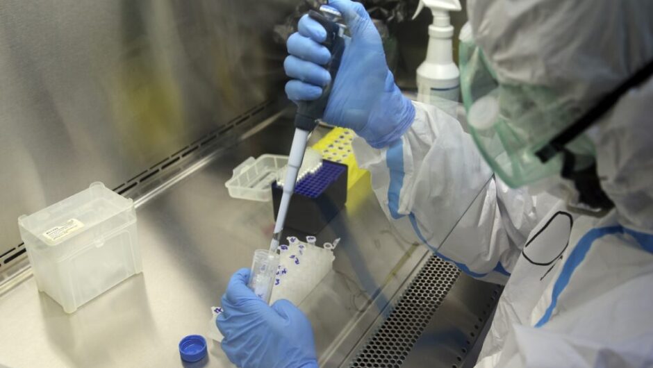 Αναποτελεσματικά σχεδόν όλα τα μονοκλωνικά στην μετάλλαξη Όμικρον – Τι δείχνουν οι πρώτες μελέτες