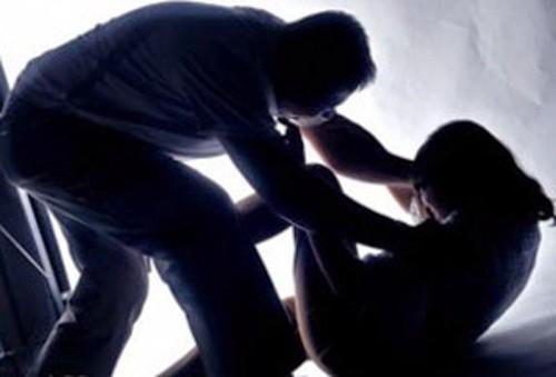 ΘΥΜΑ ΞΥΛΟΔΑΡΜΟΥ 18ΧΡΟΝΗ ΑΠΟ ΣΥΖΥΓΟ – ΚΟΥΝΙΑΔΟ – ΠΕΘΕΡΑ