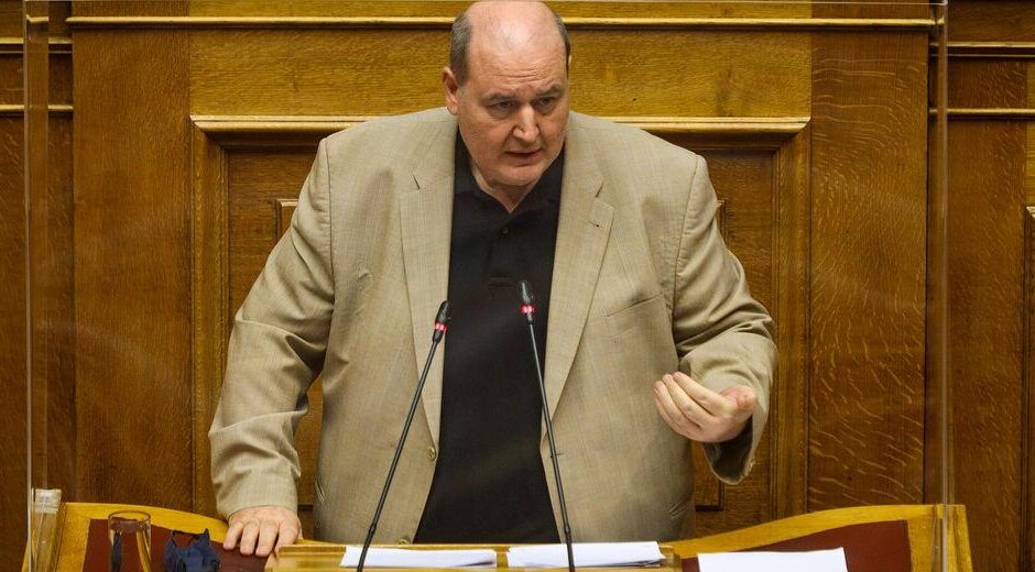 Φίλης: Τώρα εμποδίζουν και τη φαρμακευτική κάλυψη των ανασφάλιστων