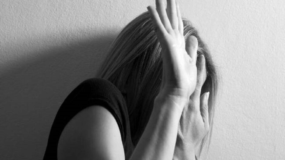 Βόλος: Έδειραν την κόρη τους επειδή δεν πήρε πτυχίο στα Αγγλικά