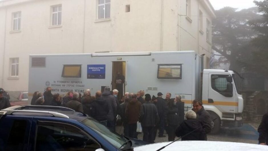 Ελασσόνα / Νέο επιτελικό μπάχαλο – Ήθελαν να εμβολιαστούν αλλά δεν υπήρχαν αρκετές δόσεις