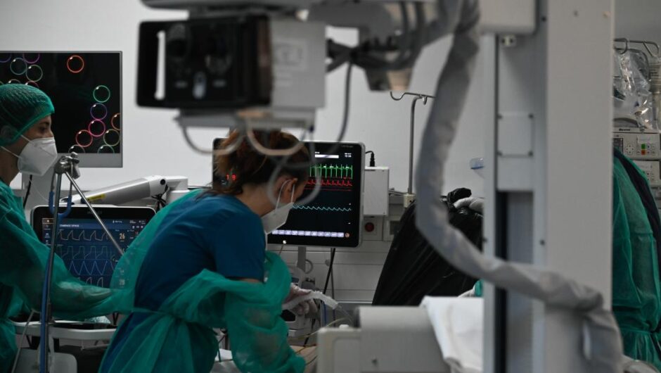 ΠΟΕΔΗΝ για νέα μέτρα / Η κυβέρνηση βάζει μπροστά την οικονομία από την υγεία