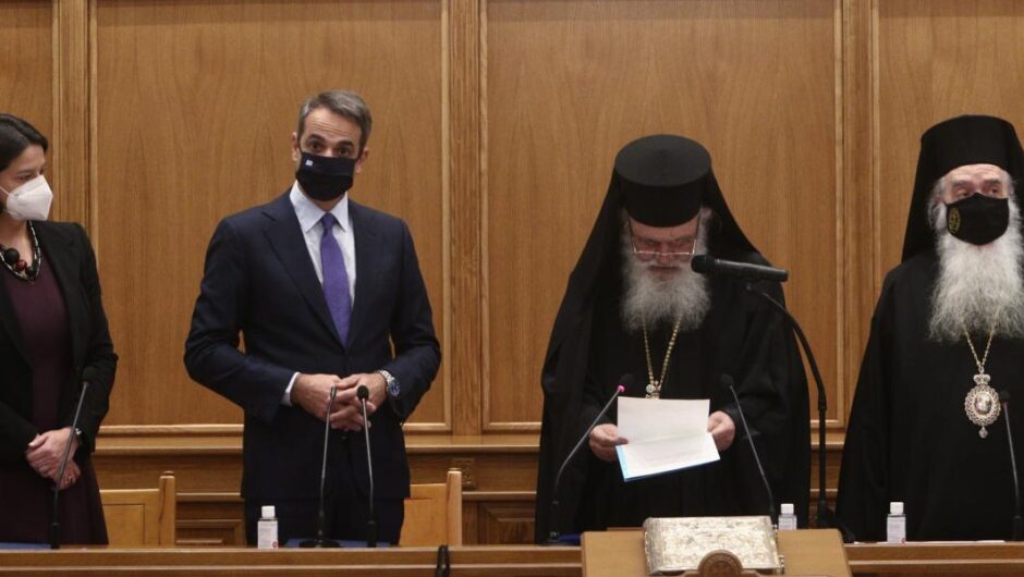 Ιερό καθεστώς και παρατρεχάμενη κυβέρνηση