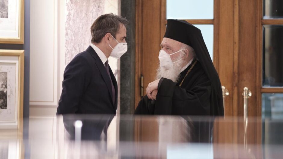 Μονιμοποίηση 4.000 ιερέων / Δεύτερες σκέψεις στην κυβέρνηση μετά τις έντονες αντιδράσεις