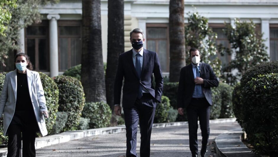 Κυβέρνηση Μητσοτάκη / Ανέμελη με μέτρα κατόπιν εορτής – Φόβοι για το χειρότερο σενάριο