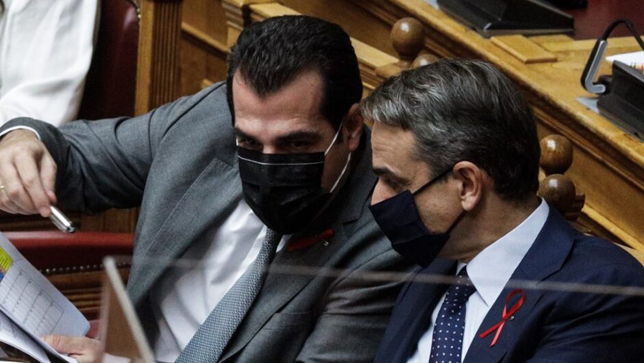 Εμβόλιο ή απόλυση λέει στους υγειονομικούς σε αναστολή η κυβέρνηση Μητσοτάκη