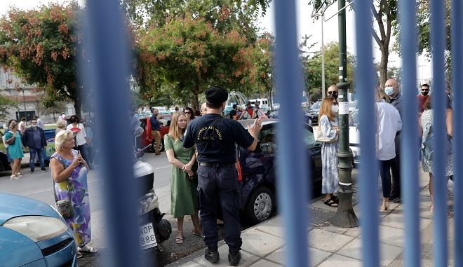 Προειδοποίηση προς αρνητές: Εισαγγελέας με το παραμικρό στα σχολεία