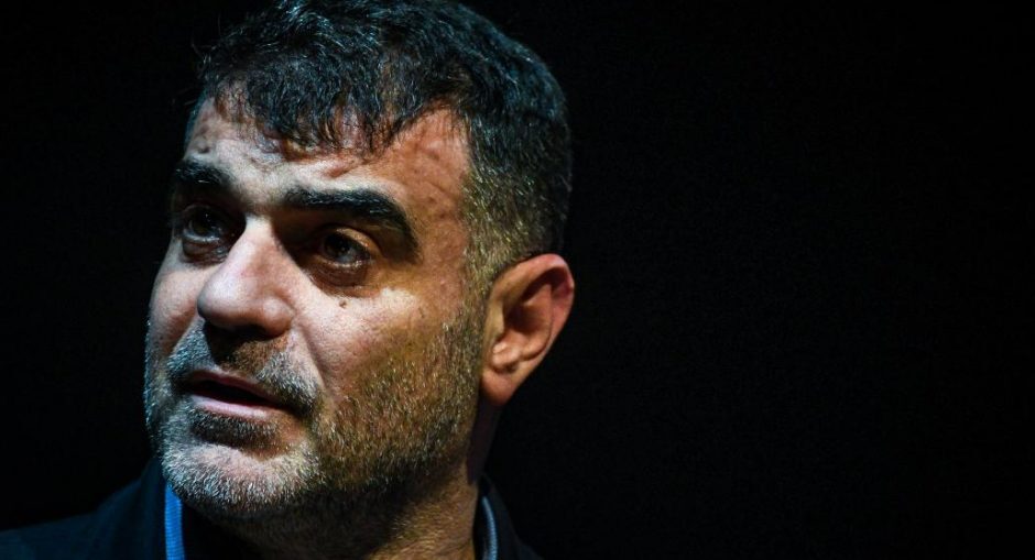 Βαρύ υπονοούμενο από Βαξεβάνη: “Μήπως μπορεί να απαντήσει ο Κυριάκος Μητσοτάκης σε ποιον ανήκει το λαθρεμπορικό που αφέθηκε να “διαφύγει” μετά τον έλεγχο των Αρχών;…”