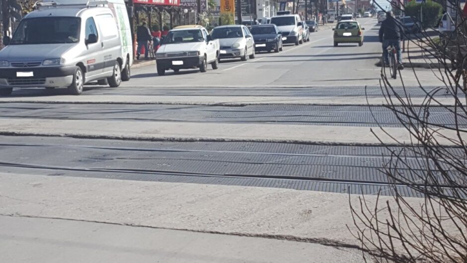 Λάρισα: Κλείνουν για τα οχήματα οι ισόπεδες διαβάσεις των οδών Αγιάς και Βόλου στις σιδηροδρομικές γραμμές