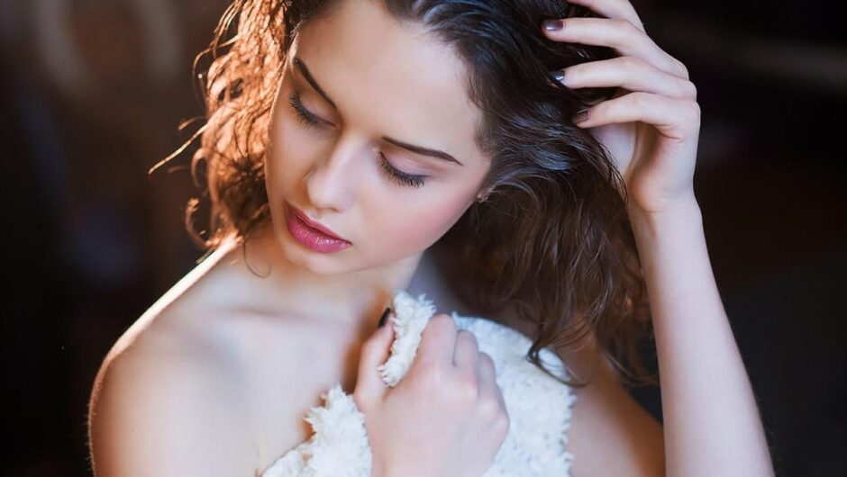 Τι φταίει στη διατροφή σας αν λεπταίνουν οι τρίχες στο κεφάλι σας και σπάνε πιο εύκολα