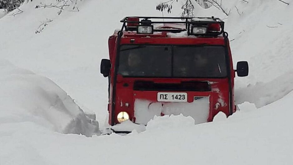 198 μηχανήματα και χιλιάδες τόννοι αλατιού στη μάχη με τον χιονιά
