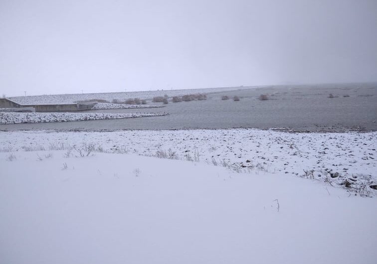 Κάρλα: Η «χιονισμένη» λίμνη λίγο έξω από τη Λάρισα… (φωτ. & βίντεο)