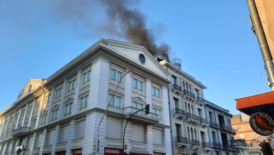 Φωτιά σε μεγάλο ξενοδοχείο στον Βόλο (Video)