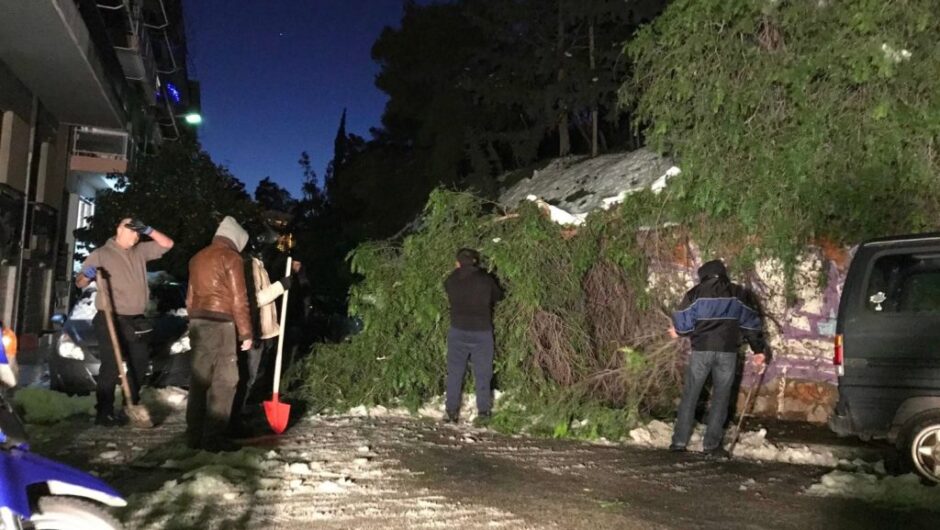Ο Ρουβίκωνας υποκαθιστά τον ανύπαρκτο Δήμο Αθηναίων και ανοίγει δρόμους στα Εξάρχεια