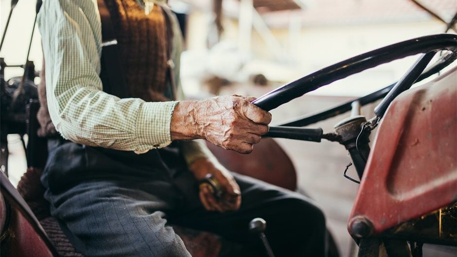 Στον… ύφαλο των 359 ευρώ σύνταξη οι αγρότες, παρά τις εισφορές ετών