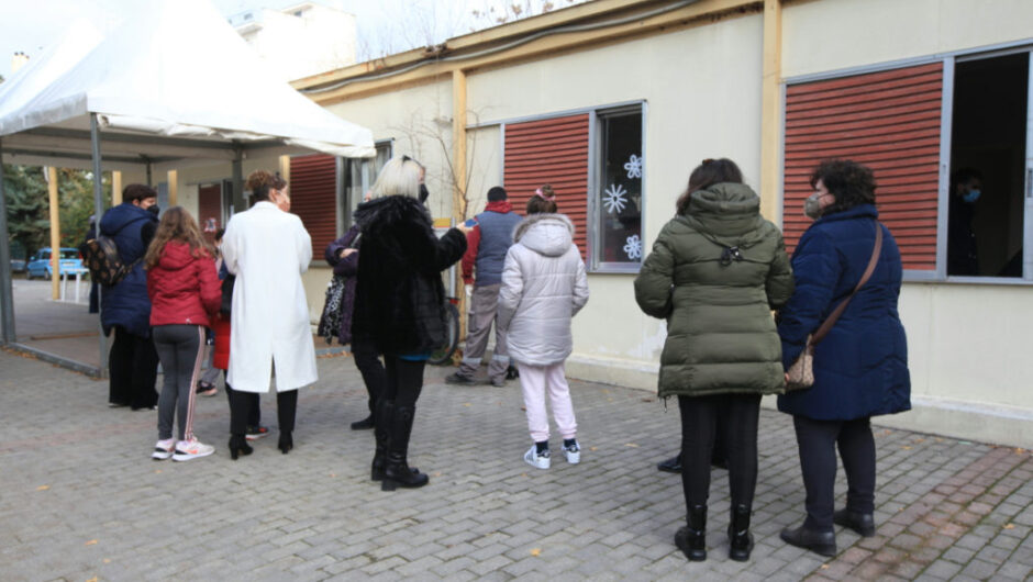 ΓΝΛ: Στα όρια του το εμβολιαστικό κέντρο λόγω έλλειψης προσωπικού