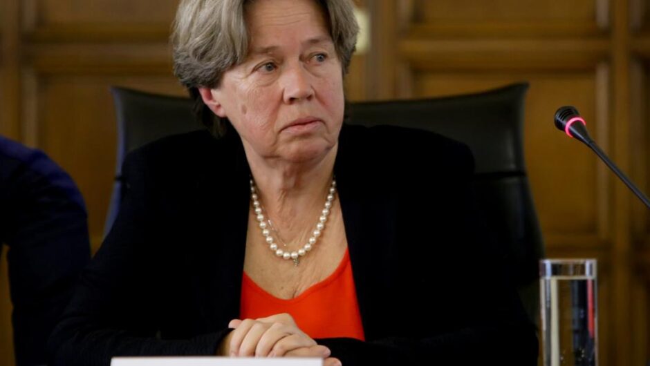 Αθηνά Λινού / Αρνητικό self test το βράδυ παύει να έχει αξία το πρωί στο σχολείο