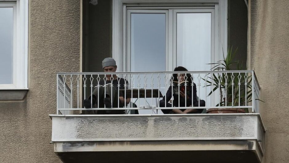 Ενοίκια / Εγκλωβισμένοι στο παιδικό τους δωμάτιο μέχρι τα 35