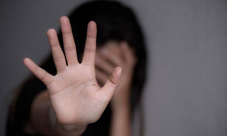 Πειραιάς – Κατήγγειλε την 31χρονη αδερφή της για σεξουαλική επίθεση